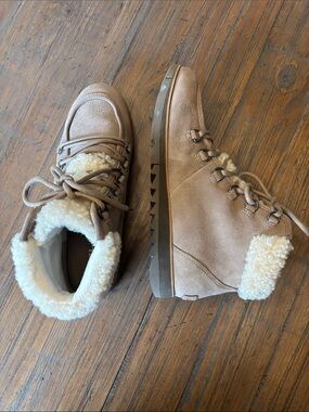 Sorel size 10 Harlow Lace up Shearling Lined Tan Ankle Boots